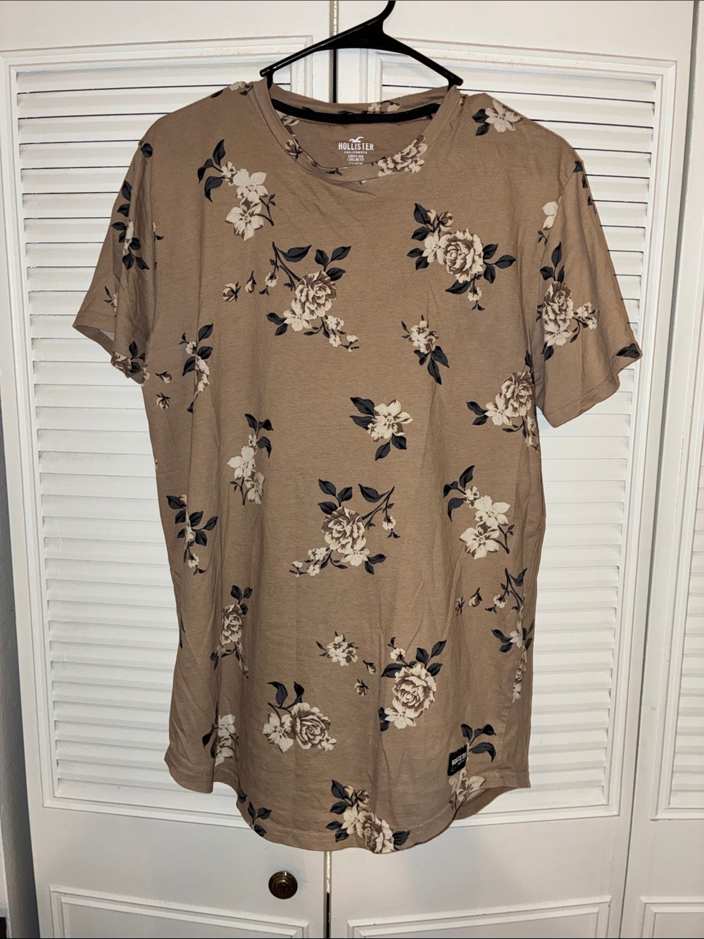 Hollister Taupe Floral Short Sleeve Tee with Cream & Black Blooms